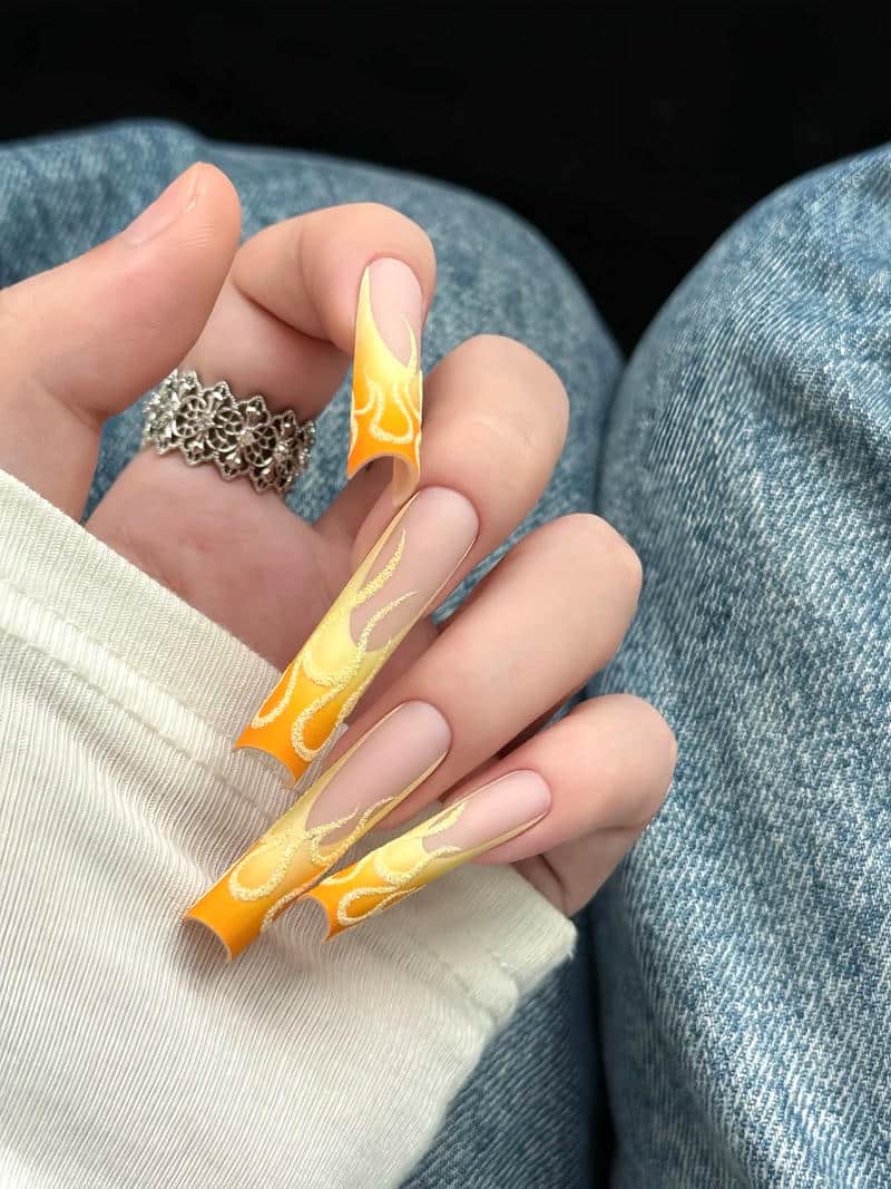 Khám phá nail ngọn lửa độc đáo