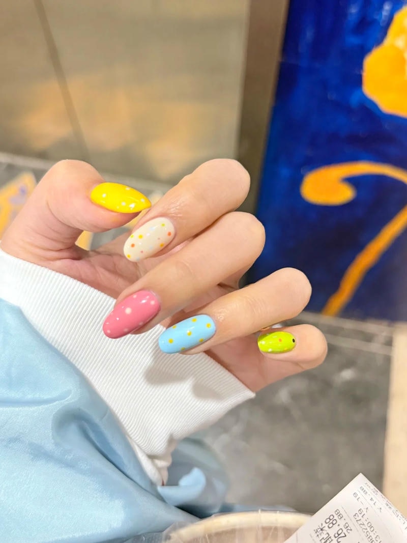 Khám phá nail nhiều màu sắc nét