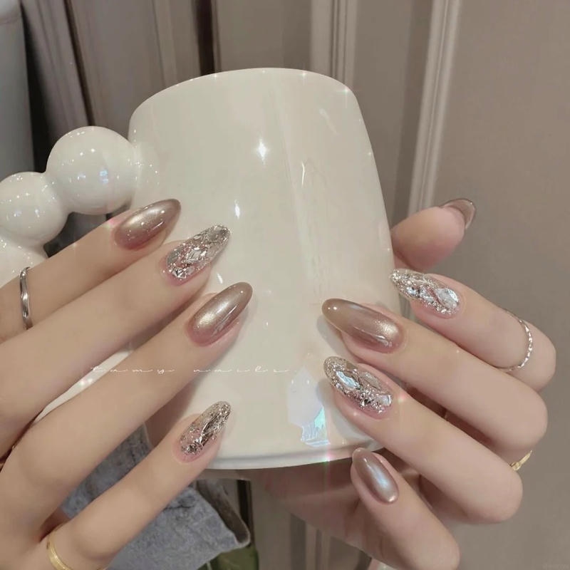 Khám phá nail nhũ đẹp nhất