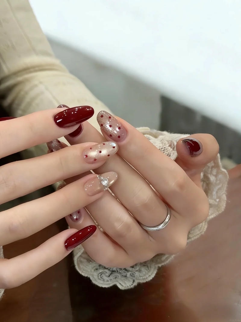 Khám phá nail nhũ thu hút