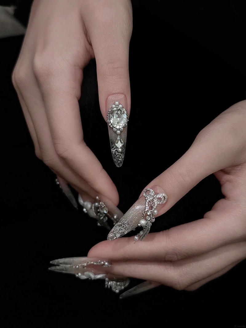 Khám phá nail sang chảnh sắc nét