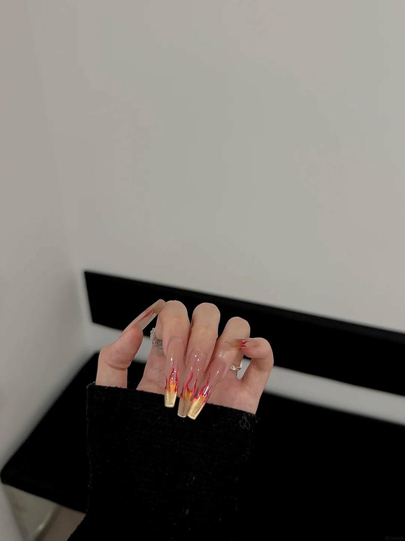 Ngắm bộ nail ngọn lửa cực hot