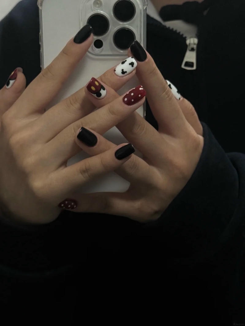 Ngắm nail chuột mickey hot