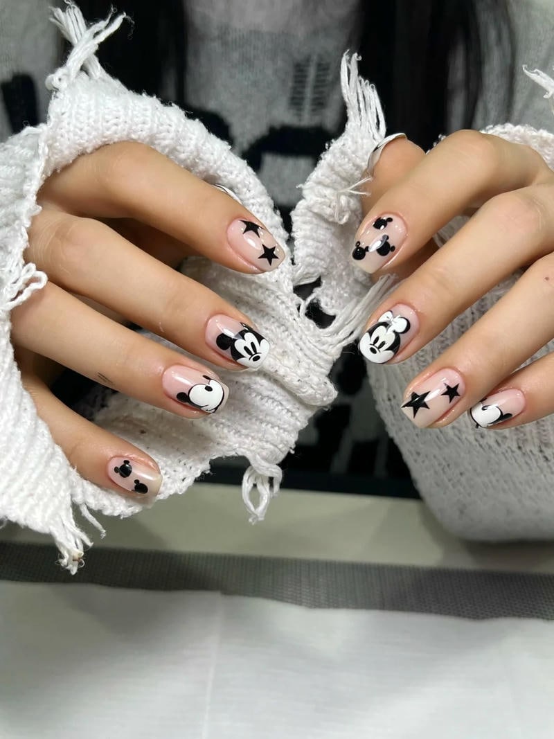 Ngắm nail chuột mickey mới