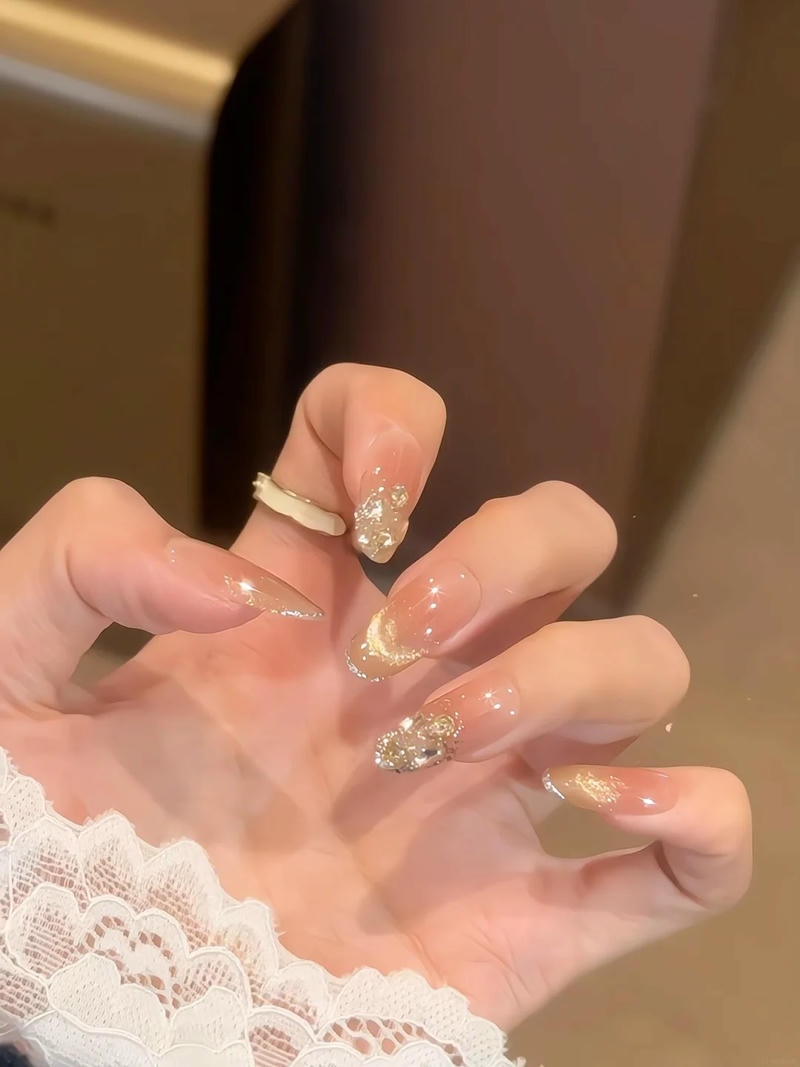 Ngắm nail kim tuyến mới