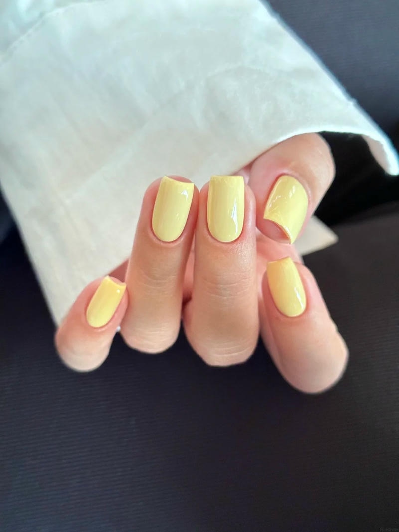 Ngắm nail màu vàng hot