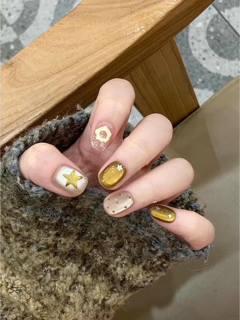 Ngắm nail màu vàng mới