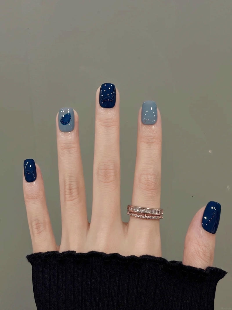 Ngắm nail màu xanh coban mới