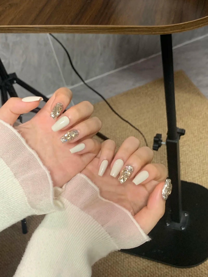 Ngắm nail nhũ mới