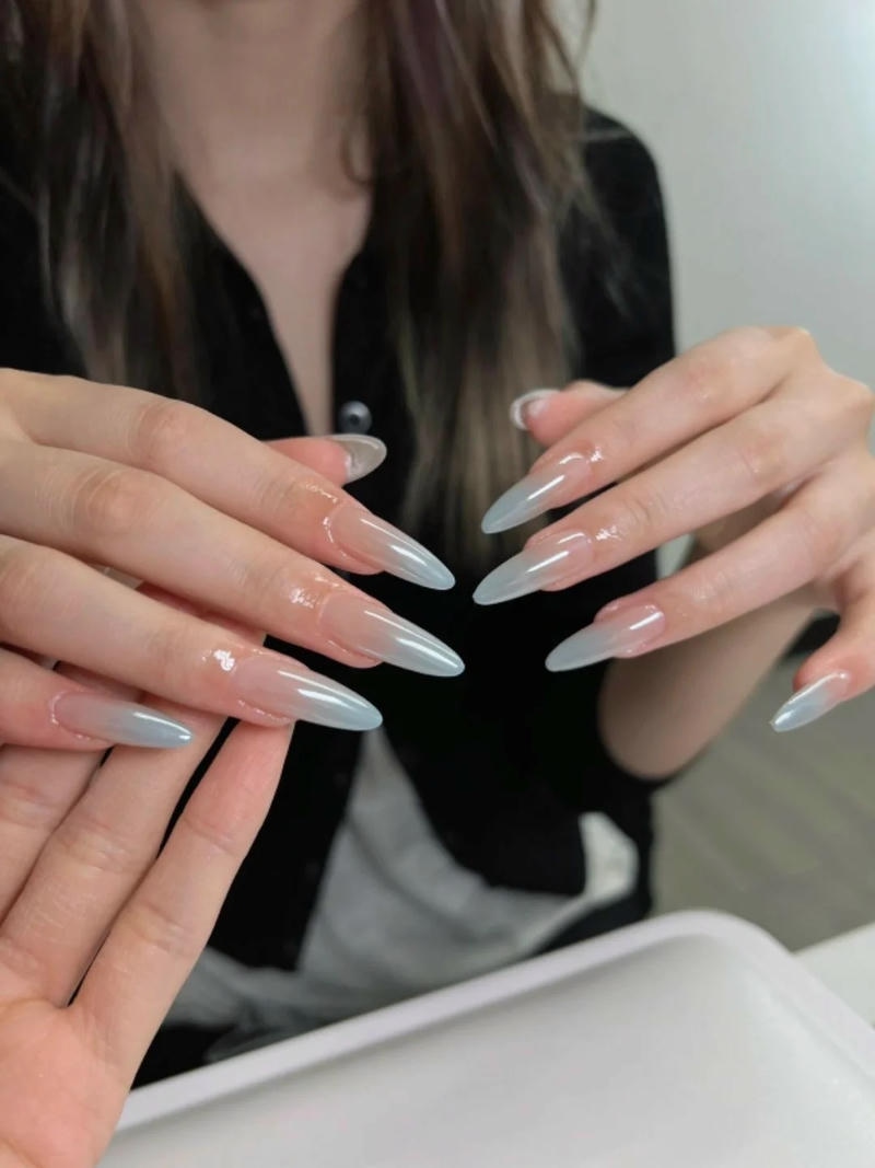 Ngắm nail sơn đầu móng hot