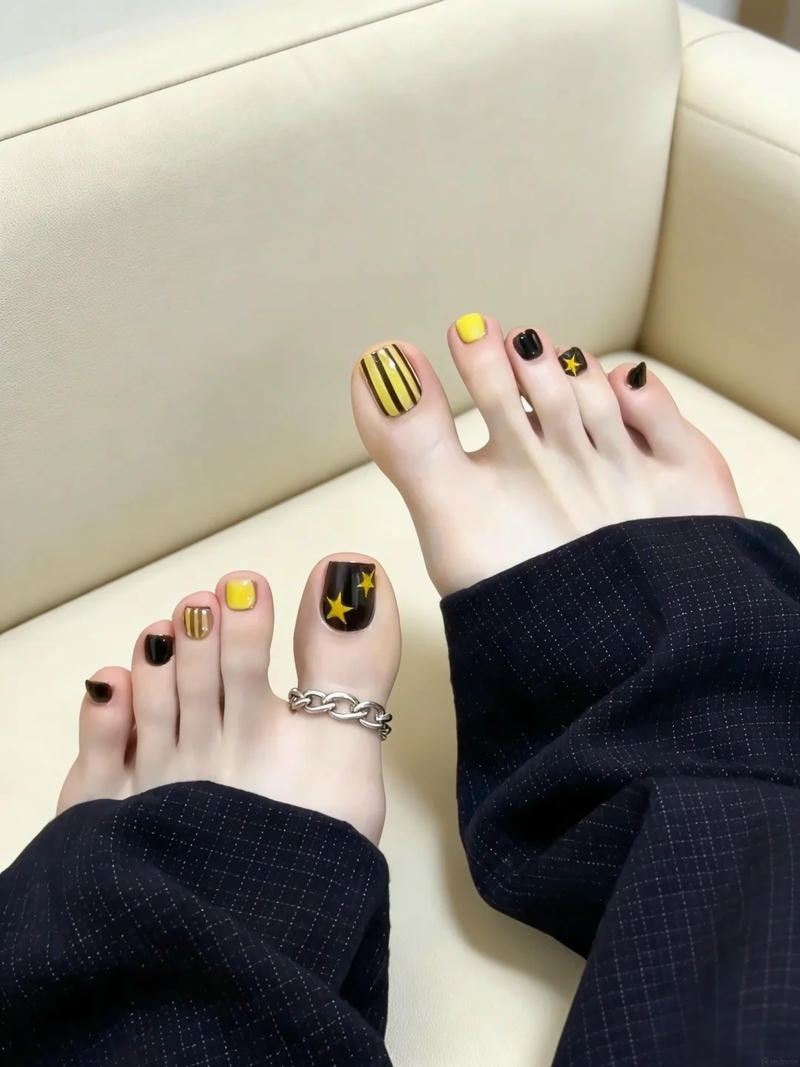 Tuyển tập bộ nail chân kẻ trend nhất