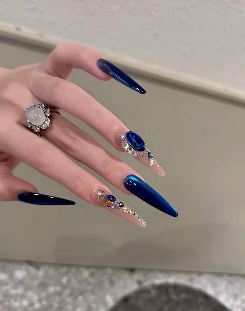Xem nail màu xanh coban đẹp