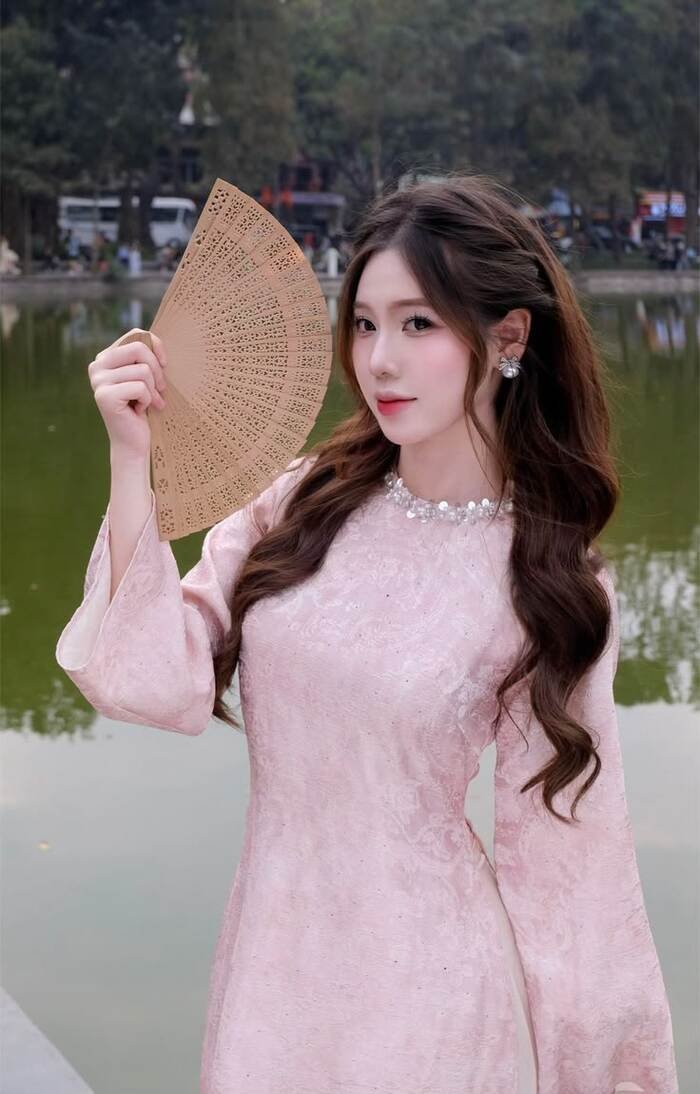ảnh gái xinh mặc áo dài dịu dàng hd