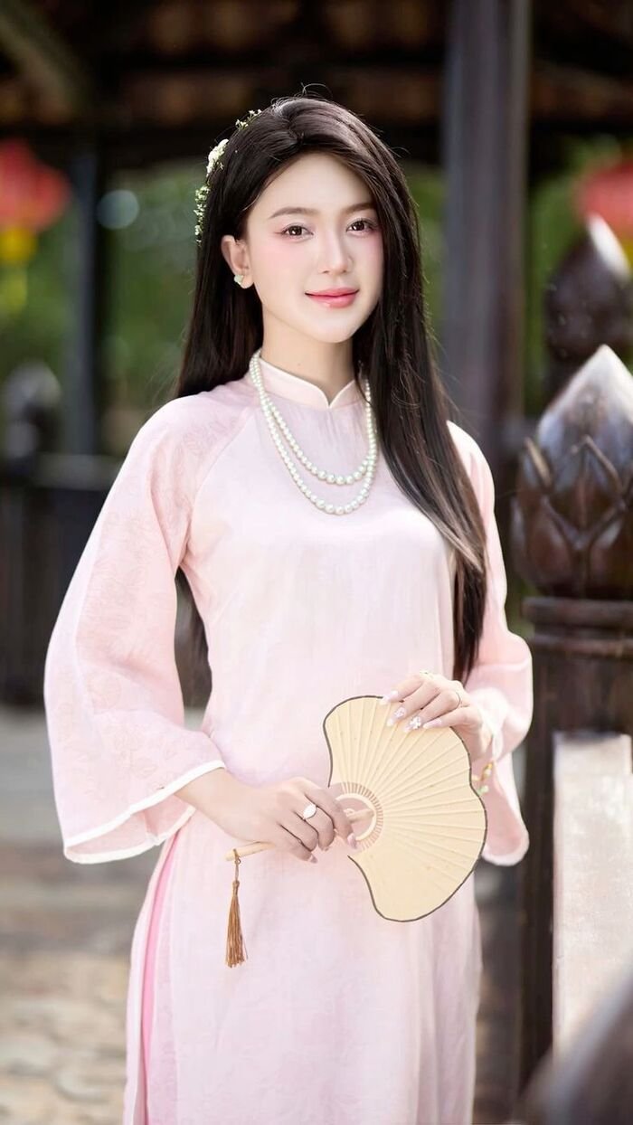 ảnh gái xinh mặc áo dài dịu