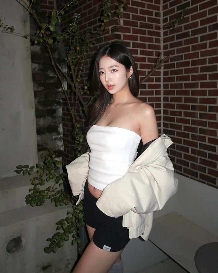 ảnh gái xinh mặc quần ngắn slay