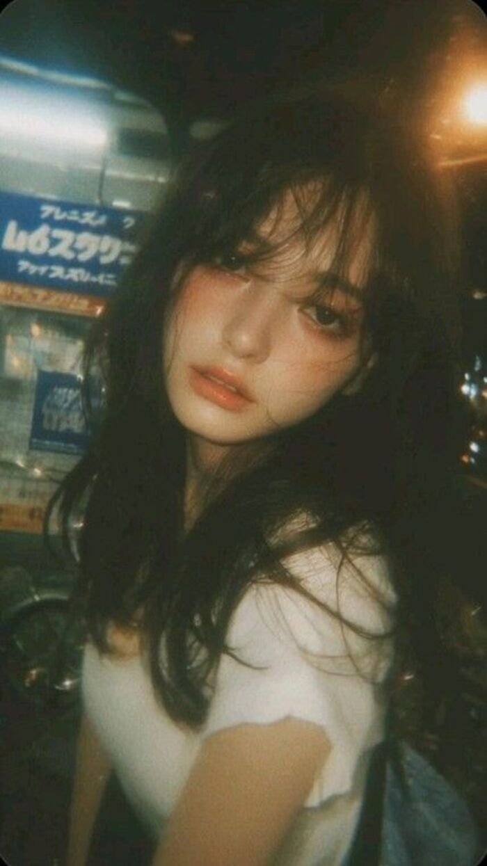 gái xinh buồn chụp hình