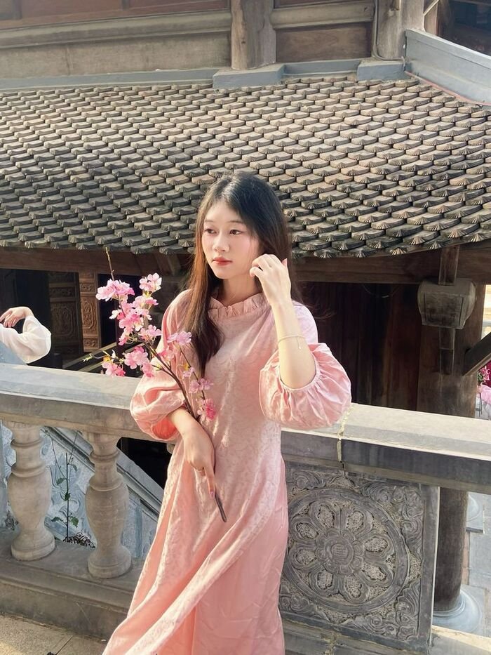 gái xinh mặc áo dài dịu dàng