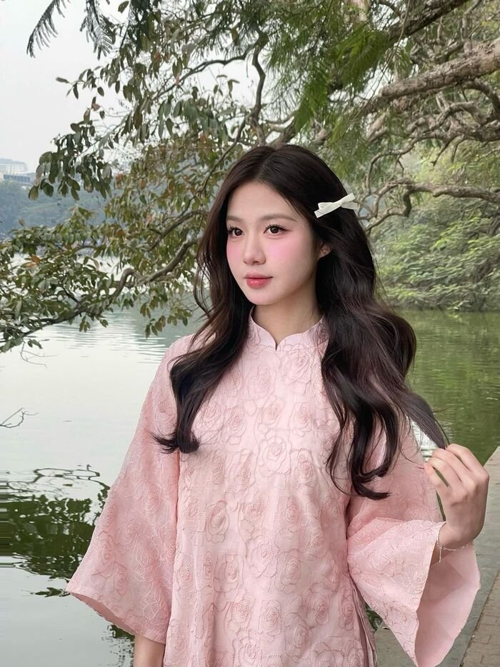 gái xinh mặc áo dài dịu keo