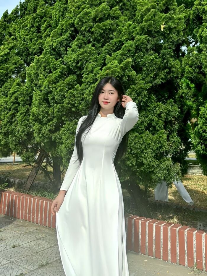 gái xinh mặc áo dài giản dị