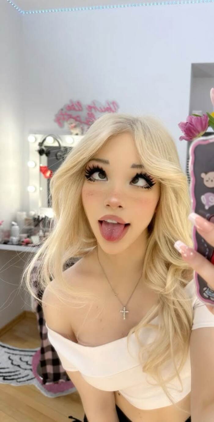 gái xinh onlyfan lè lưỡi