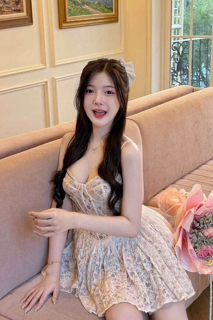 gái xinh tóc dài như nàng thơ