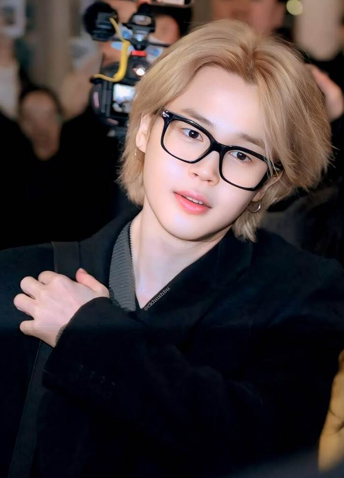 hình ảnh jimin đeo kính